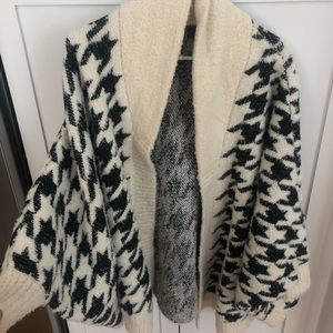 Anthropologie houndstooth shawl/cardigan